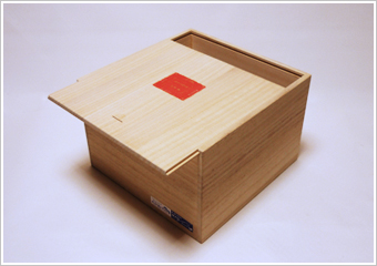 「五段飾の木箱」